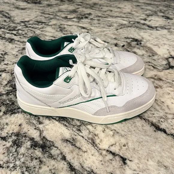 Reebok shoes - Picture 2 of 4